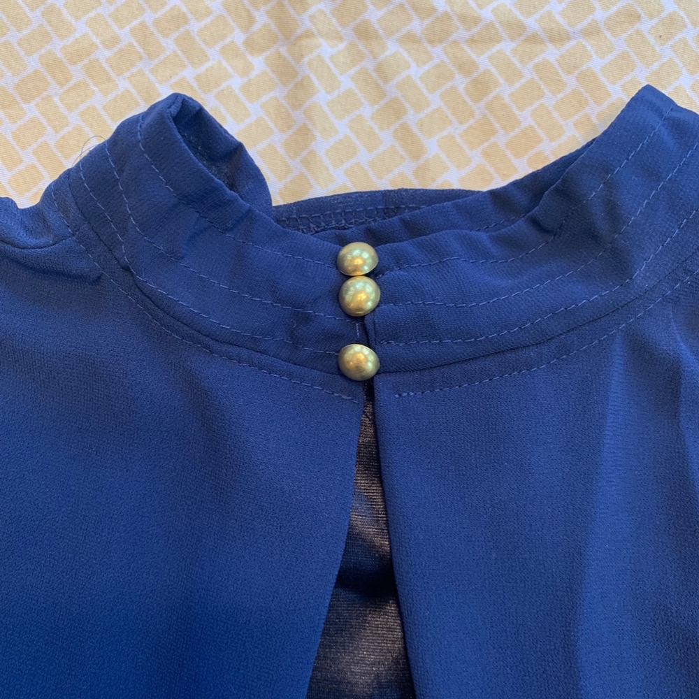 Blue Pleated Sheer Button Blouse Sz M - Picture 4 of 4